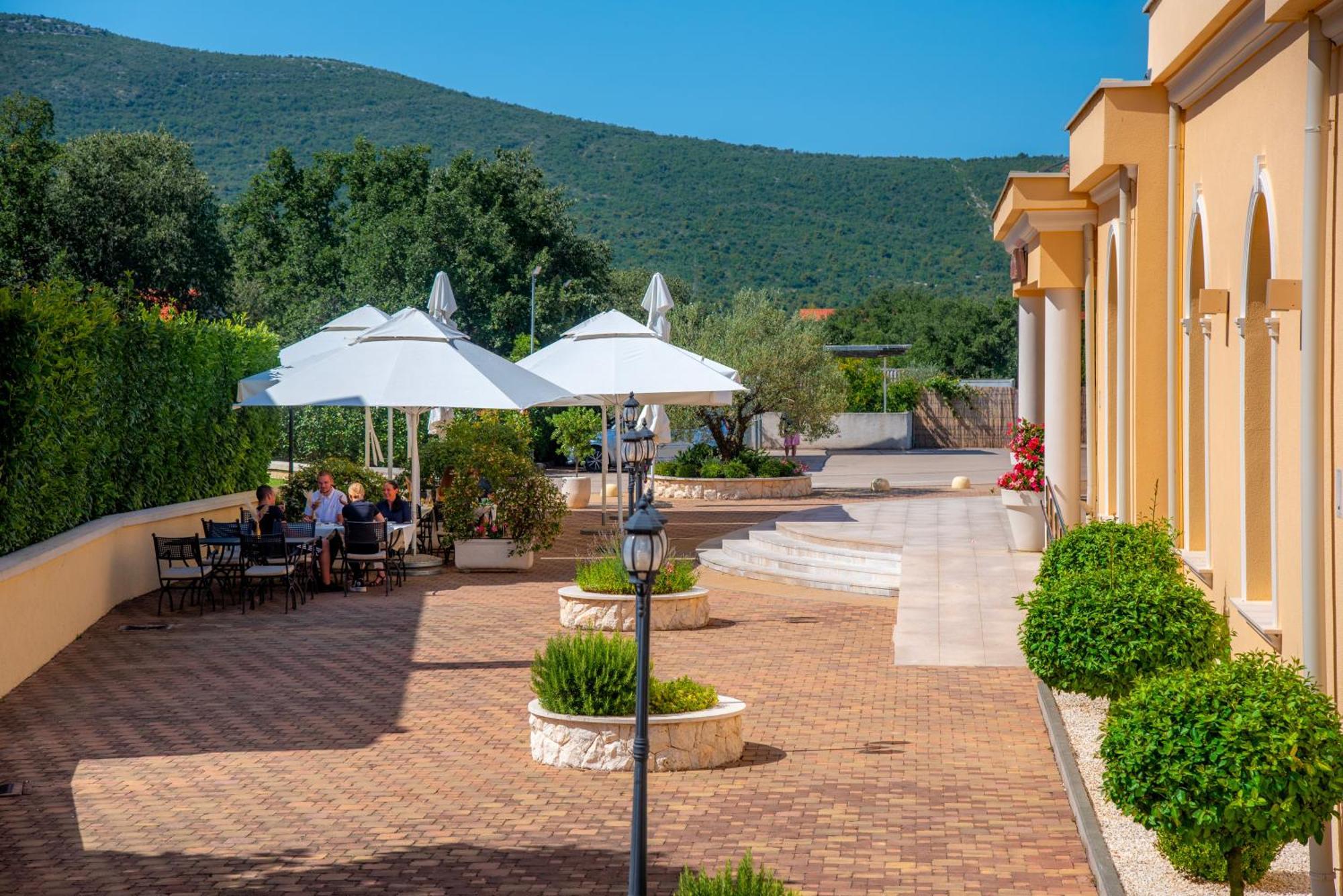 Guest Accommodation Atrium Gulin Lozovac Exteriör bild